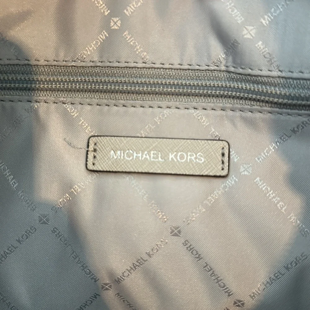 Michael Kors Shoulder Bag - Picture 9 of 11